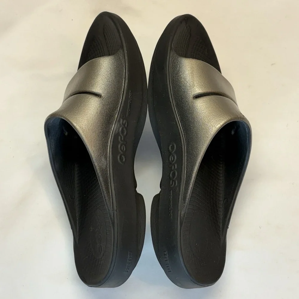 Oofos Sandals Ooahh Slides M 7 / W 9 EU 40 Beach Metallic Iridescent Calypso‎